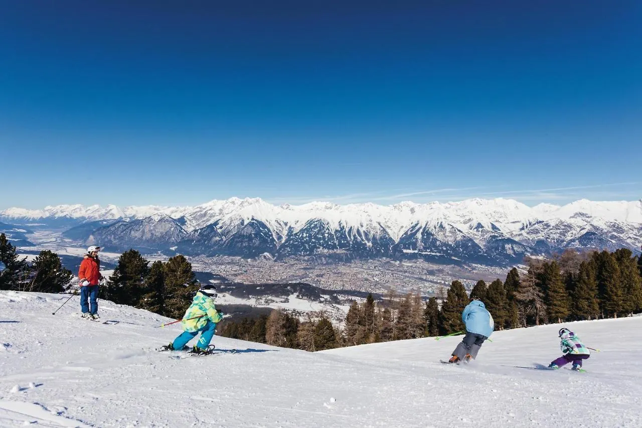 Hotel Sonnenhof - Bed & Breakfast & Appartements Innsbruck 3*,