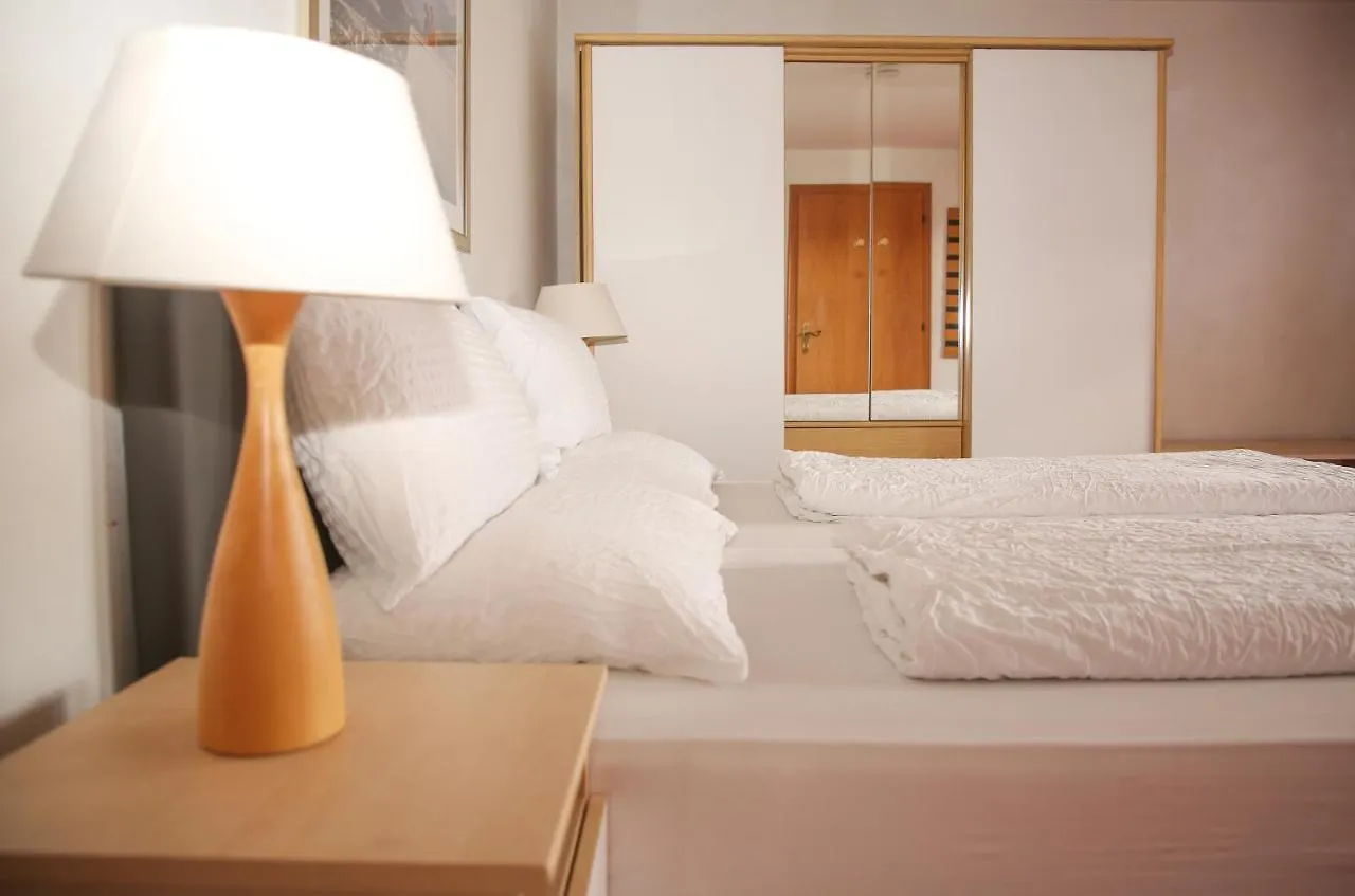 Hotel Sonnenhof - Bed & Breakfast & Appartements Innsbruck