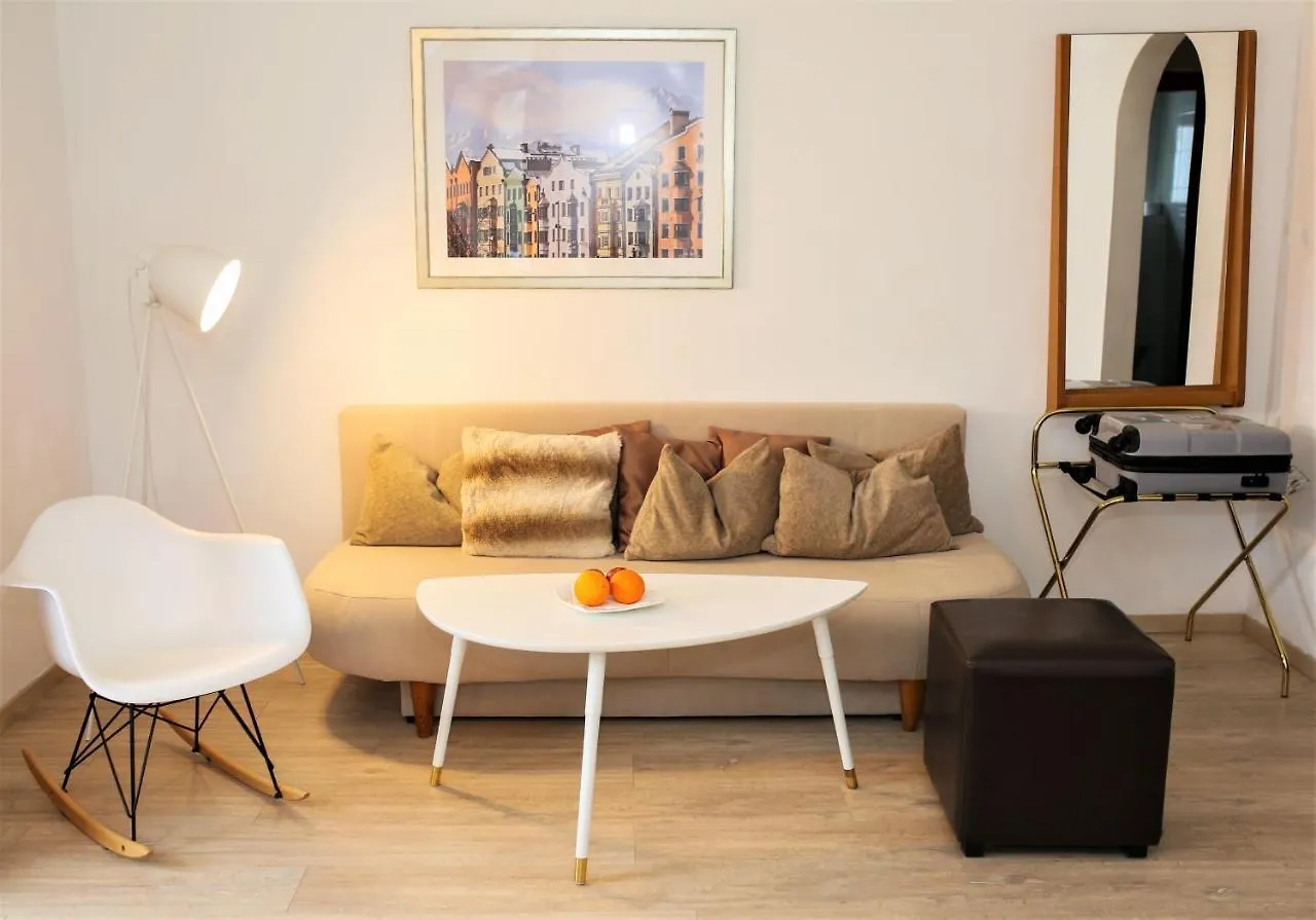Hotel Sonnenhof - Bed & Breakfast & Appartements  Innsbruck