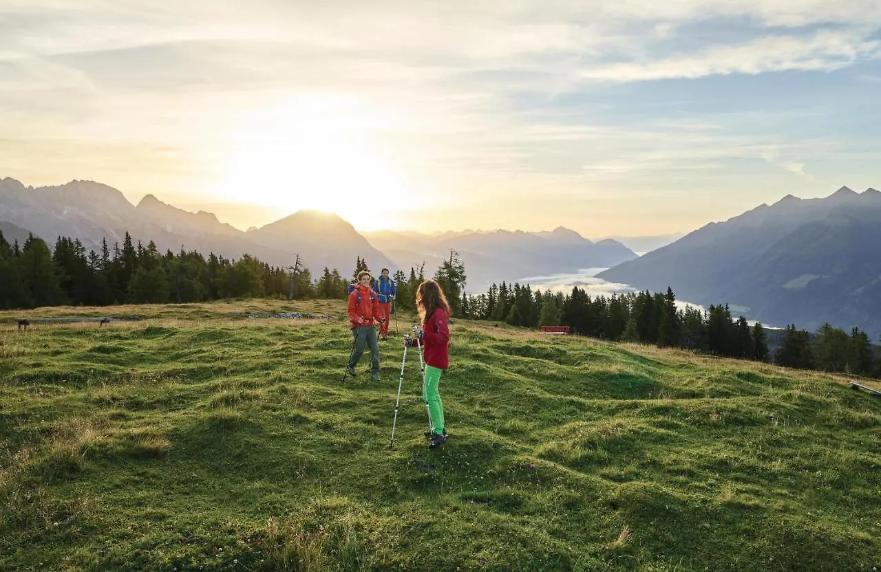 Hotel Sonnenhof - Bed & Breakfast & Appartements Innsbruck 3*,