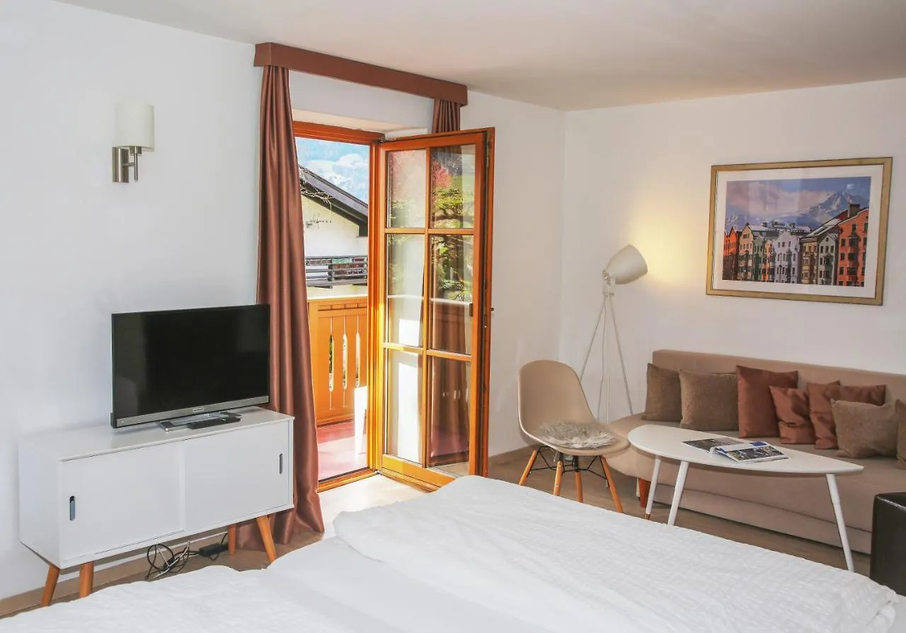 Hotel Sonnenhof - Bed & Breakfast & Appartements Innsbruck