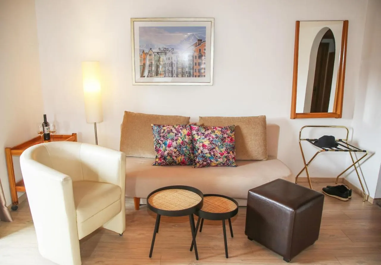 Hotel Sonnenhof - Bed & Breakfast & Appartements Innsbruck Østrig