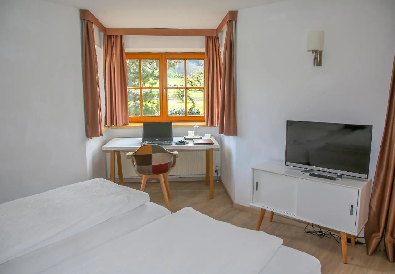 ***  Hotel Sonnenhof - Bed & Breakfast & Appartements Innsbruck Østrig