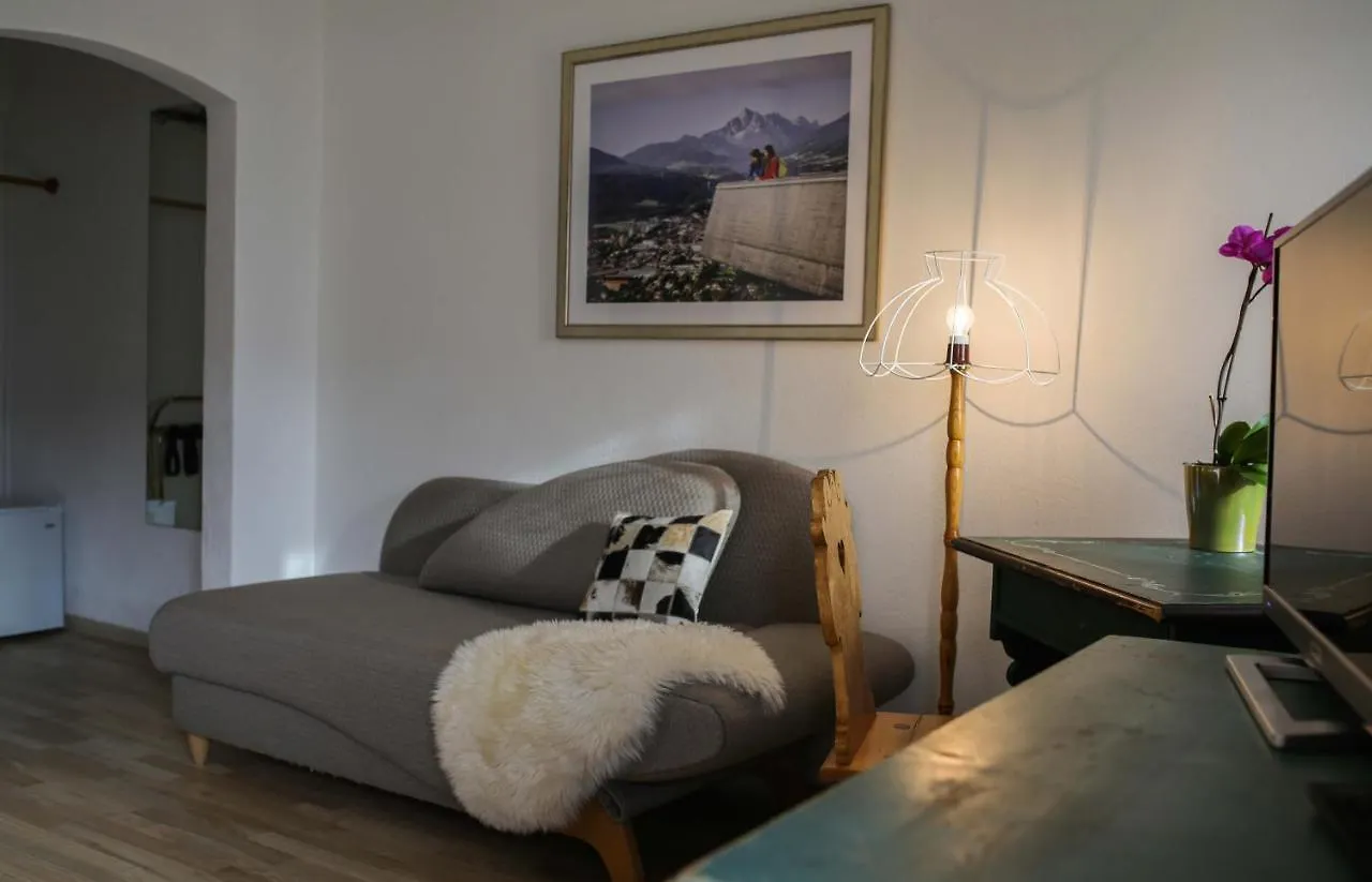 Hotel Sonnenhof - Bed & Breakfast & Appartements Innsbruck