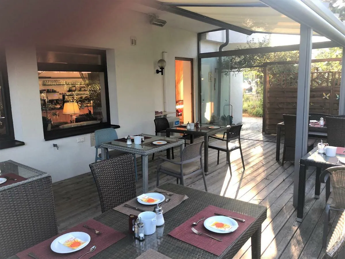Hotel Sonnenhof - Bed & Breakfast & Appartements Innsbruck 3*,